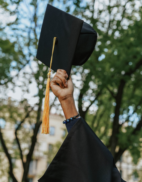 5 Reasons Why You Should Gift Your Grad with a Certificate of Deposit (CD)